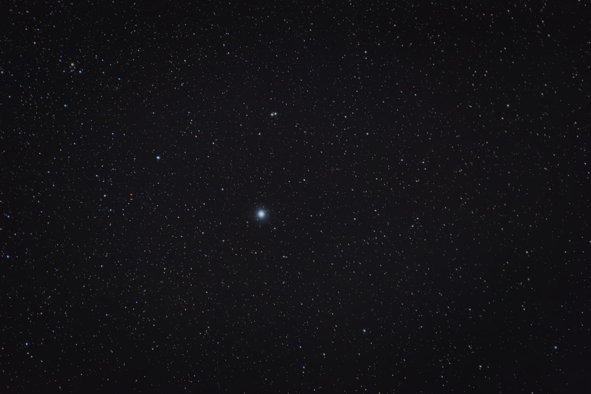 A dense field of stars with a bright star near the center